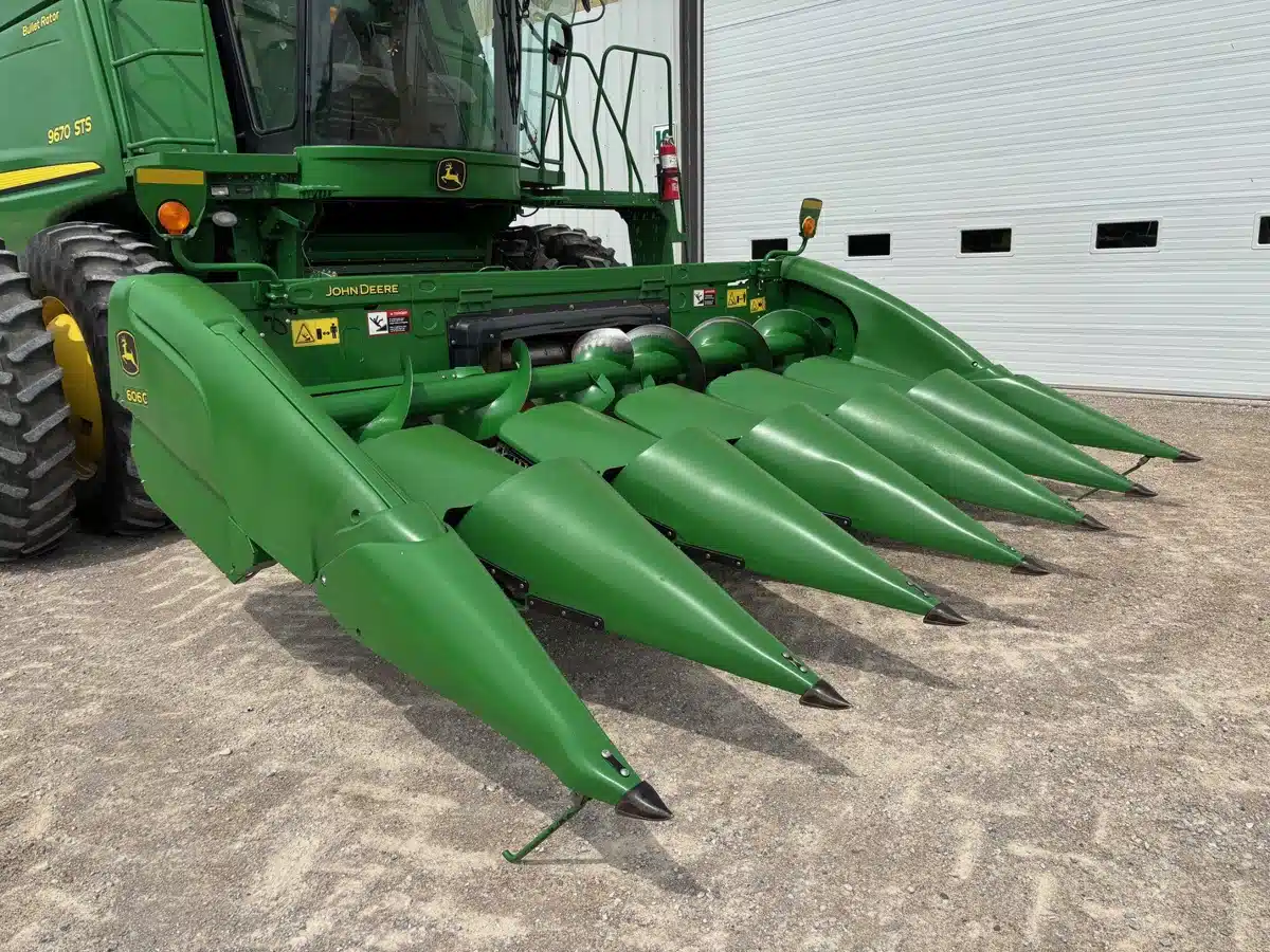 Gallery image 1 for Used 2013 John Deere 606C Header - Row Crop