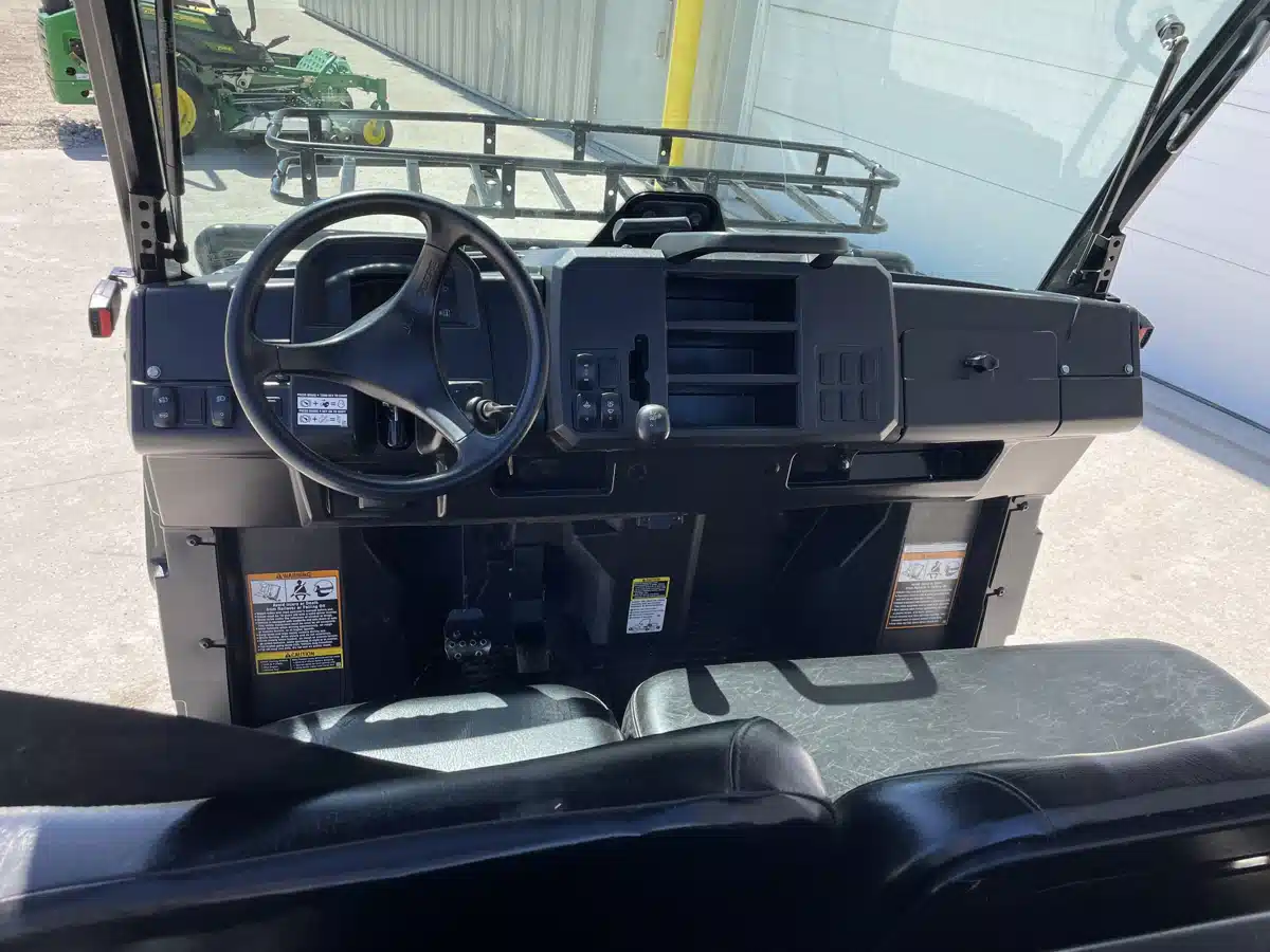 Gallery image 1 for Used 2021 John Deere XUV 835M Utility Vehicle