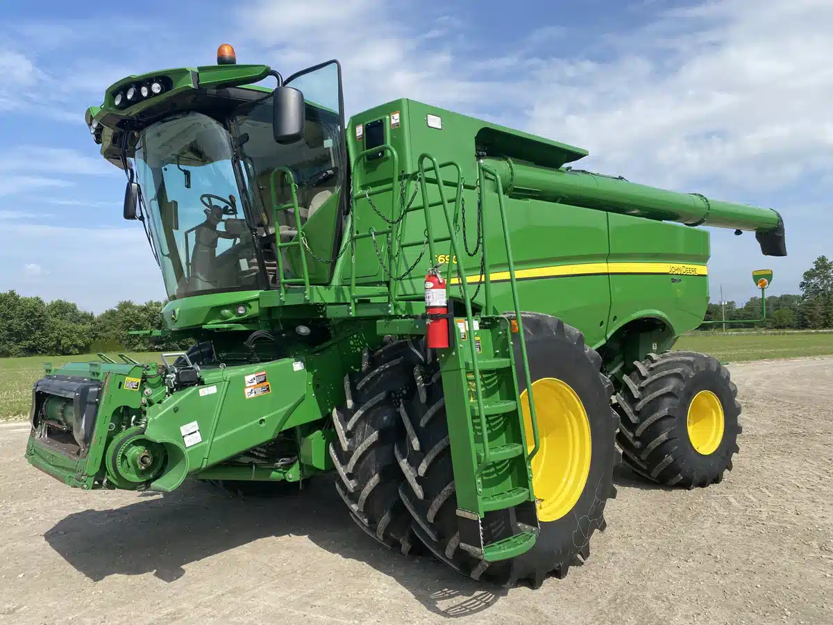 Gallery image 1 for Used 2013 John Deere S690 Combine