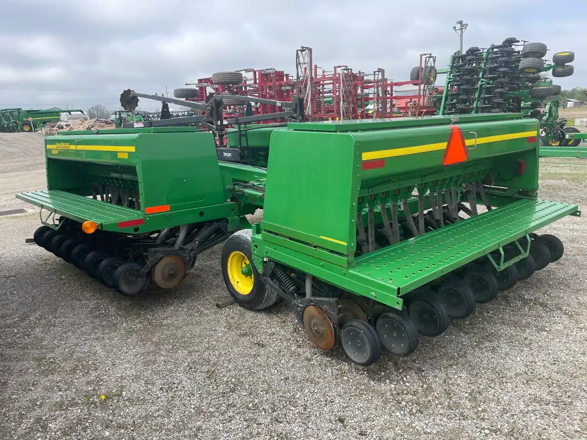 Gallery image 2 for Used 2004 John Deere 455 Drill