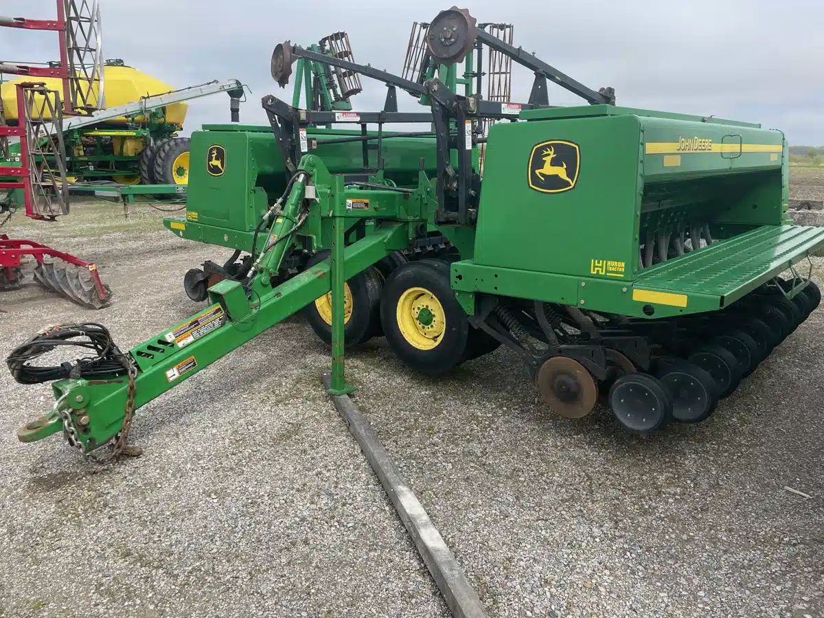 Gallery image 1 for Used 2004 John Deere 455 Drill