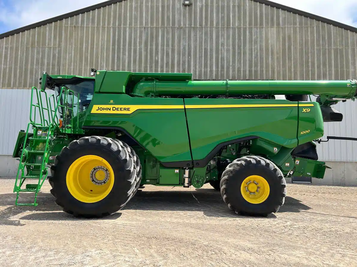 Gallery image 1 for Used 2022 John Deere X9 1000 Combine