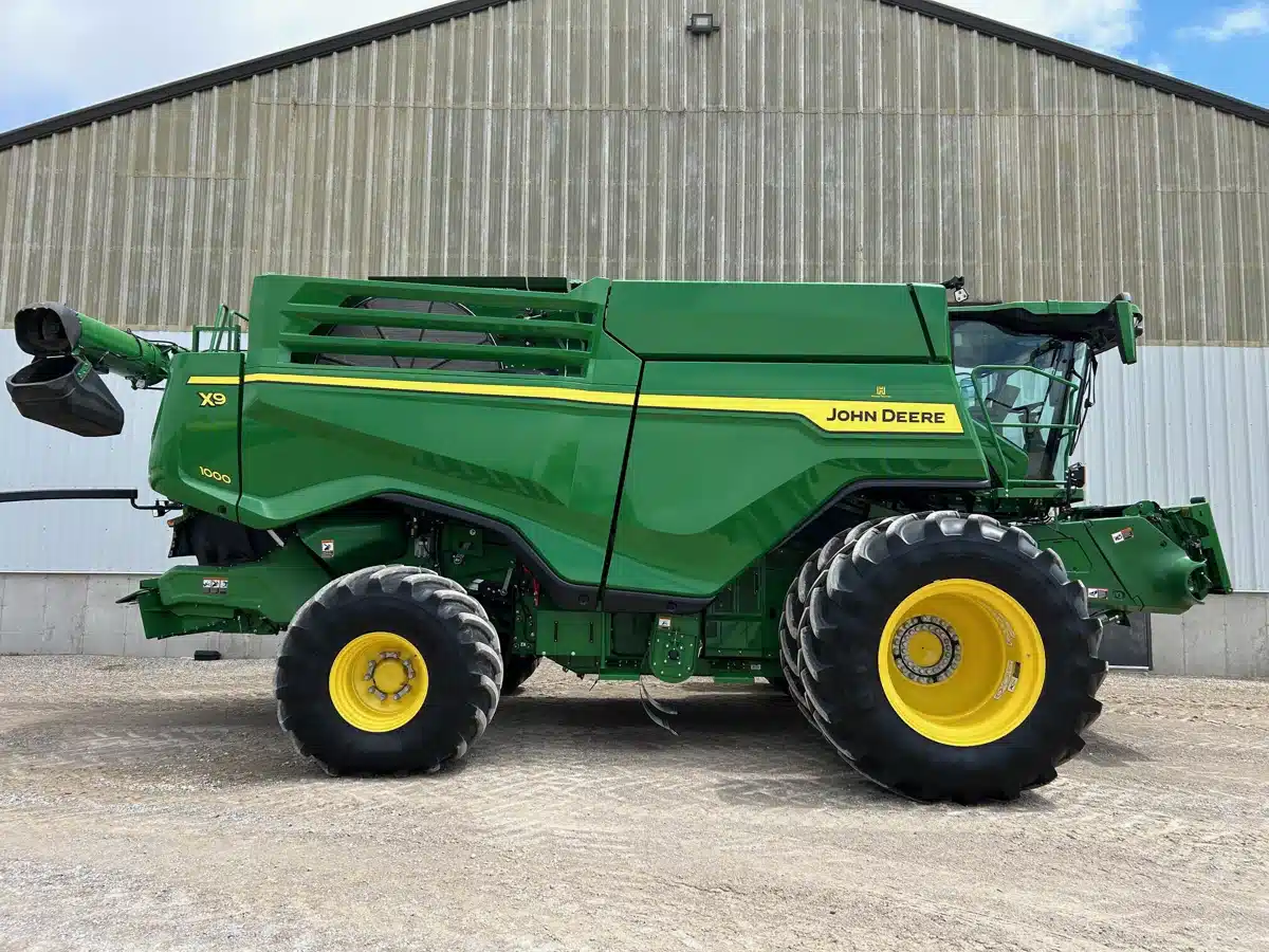 Gallery image 2 for Used 2022 John Deere X9 1000 Combine
