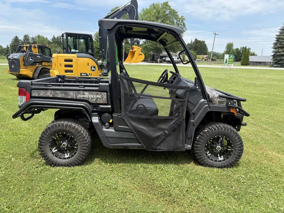 Gallery image 1 for Used 2023 John Deere XUV 835M Utility Vehicle