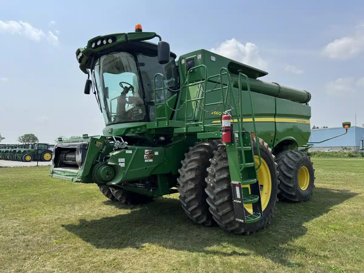Gallery image 2 for Used 2017 John Deere S660 Combine