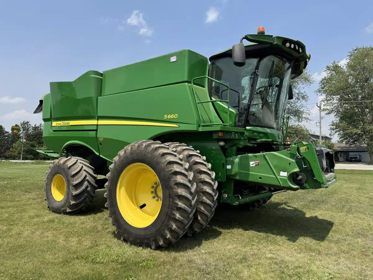 Gallery image 1 for Used 2017 John Deere S660 Combine