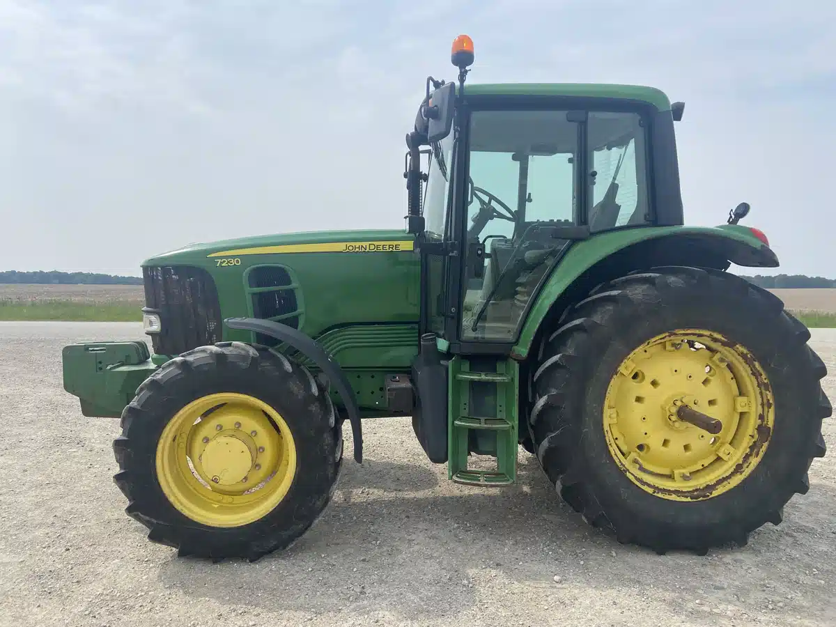 Gallery image 2 for Used 2011 John Deere 7230 Tractor