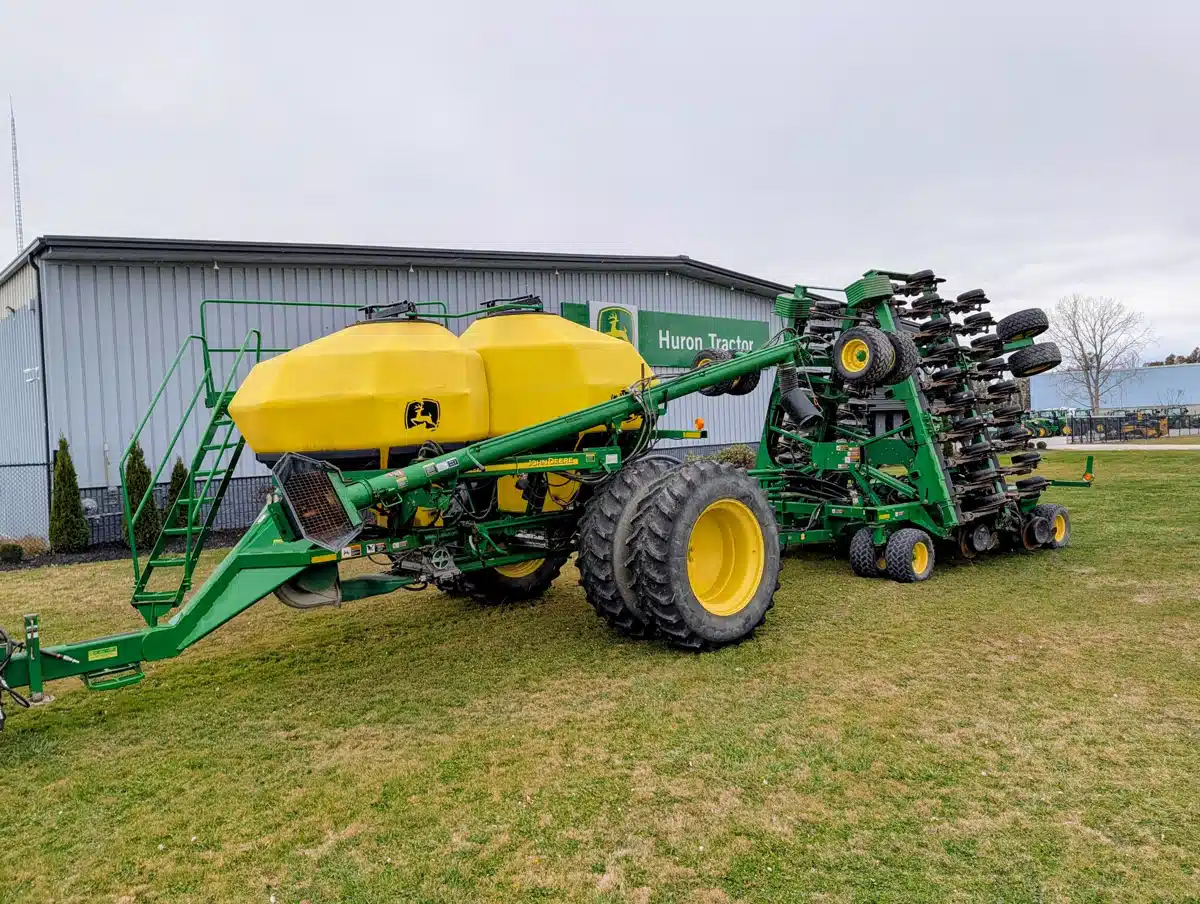 Gallery image 2 for Used 2009 John Deere 1890 Air Drill