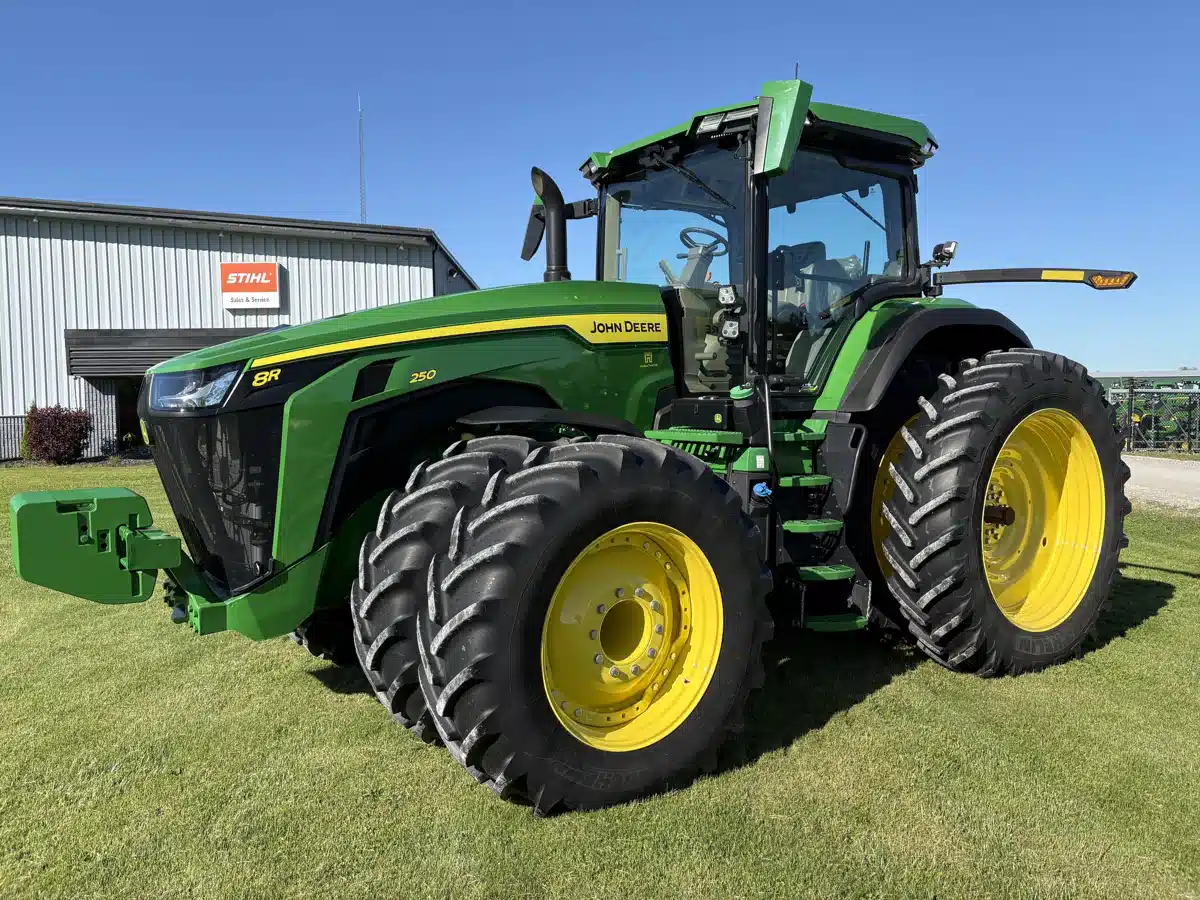 Gallery image 2 for Used 2023 John Deere 8R 250 Tractor