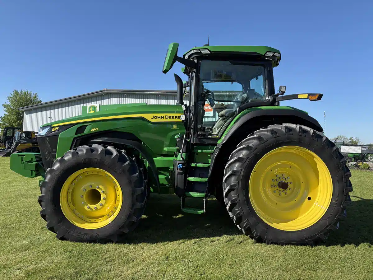 Gallery image 1 for Used 2023 John Deere 8R 250 Tractor