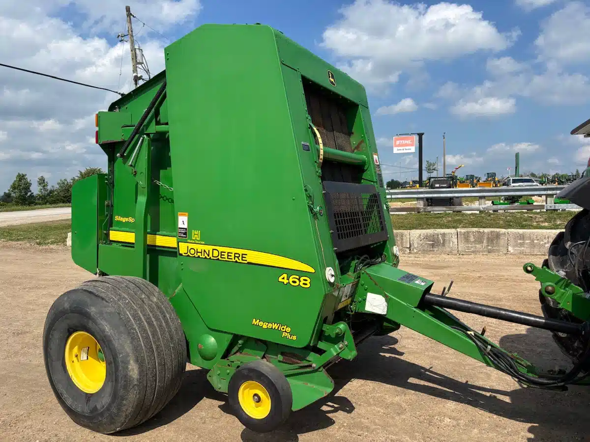 Gallery image 1 for Used 2009 John Deere 468 Round Baler