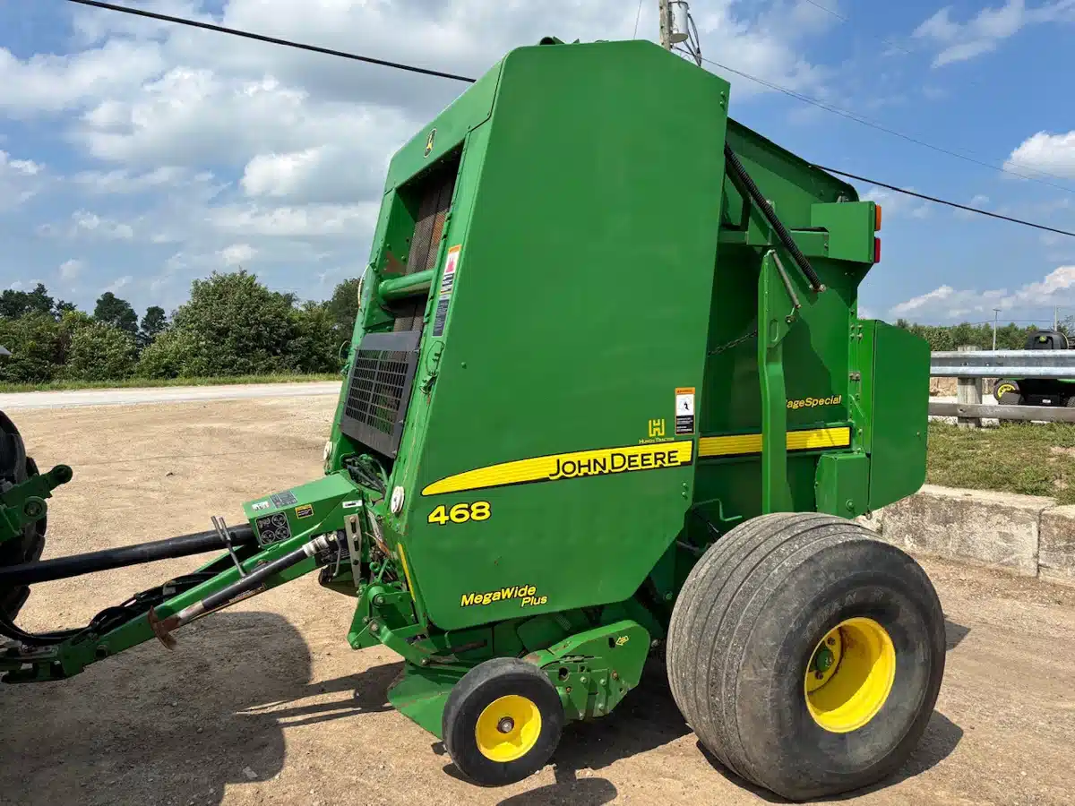 Gallery image 2 for Used 2009 John Deere 468 Round Baler