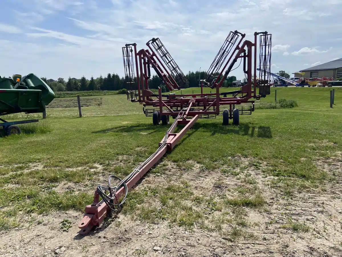 Gallery image 1 for Used Sunflower 7242 Cultivator