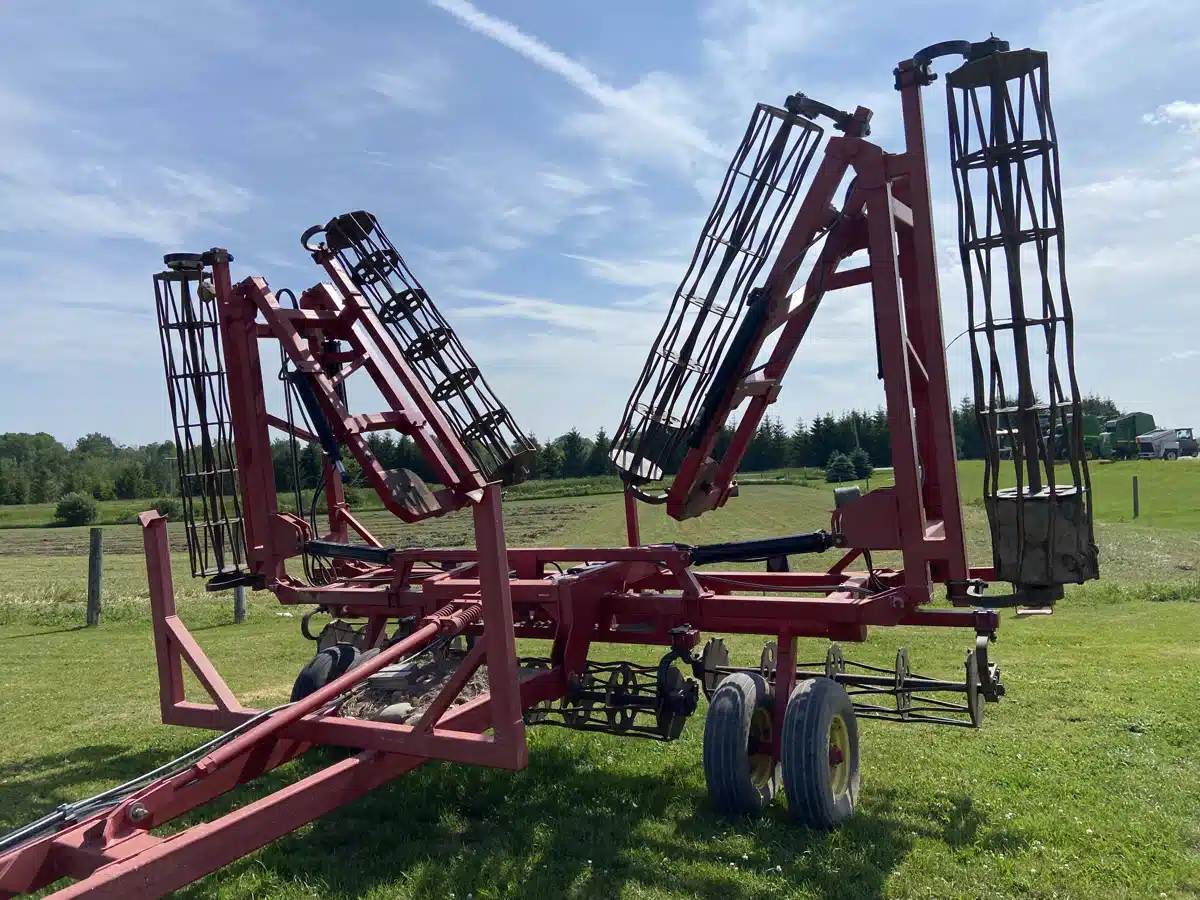 Gallery image 2 for Used Sunflower 7242 Cultivator