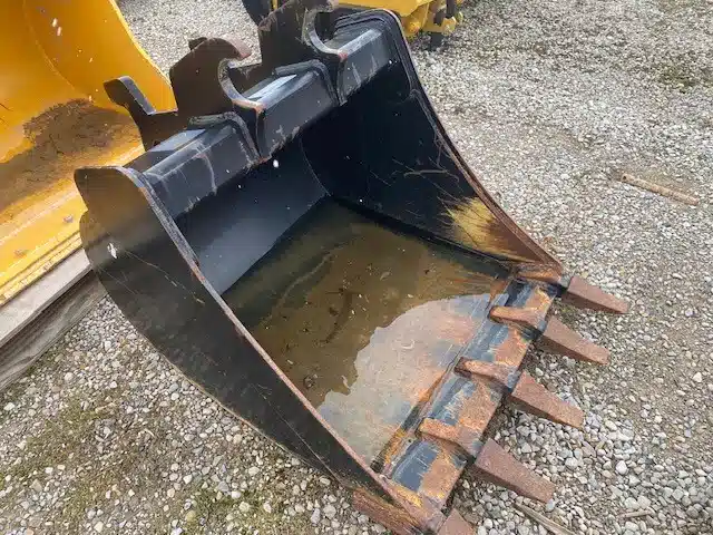 Gallery image 1 for 2022 John Deere 30" HD DIG BUCKET Bucket