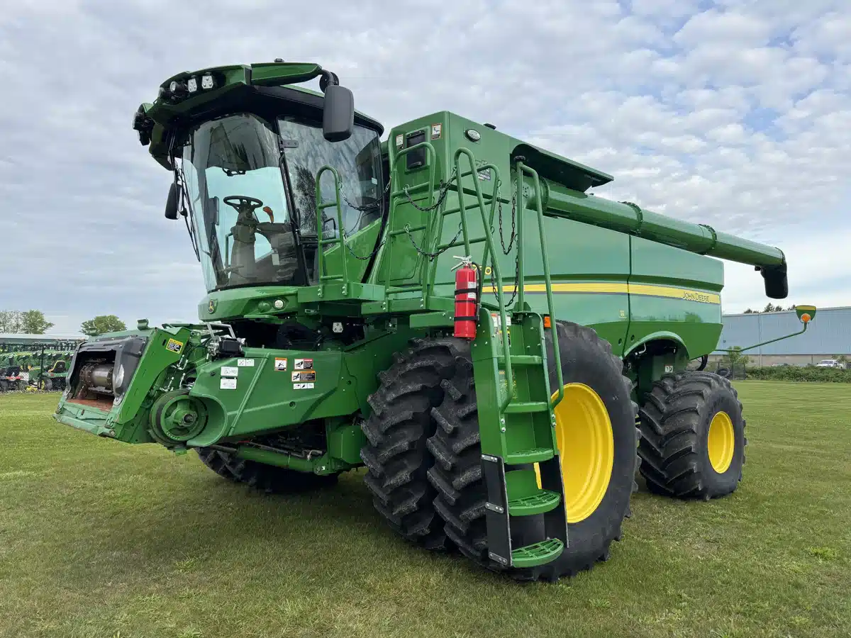 Gallery image 2 for Used 2022 John Deere S780 Combine