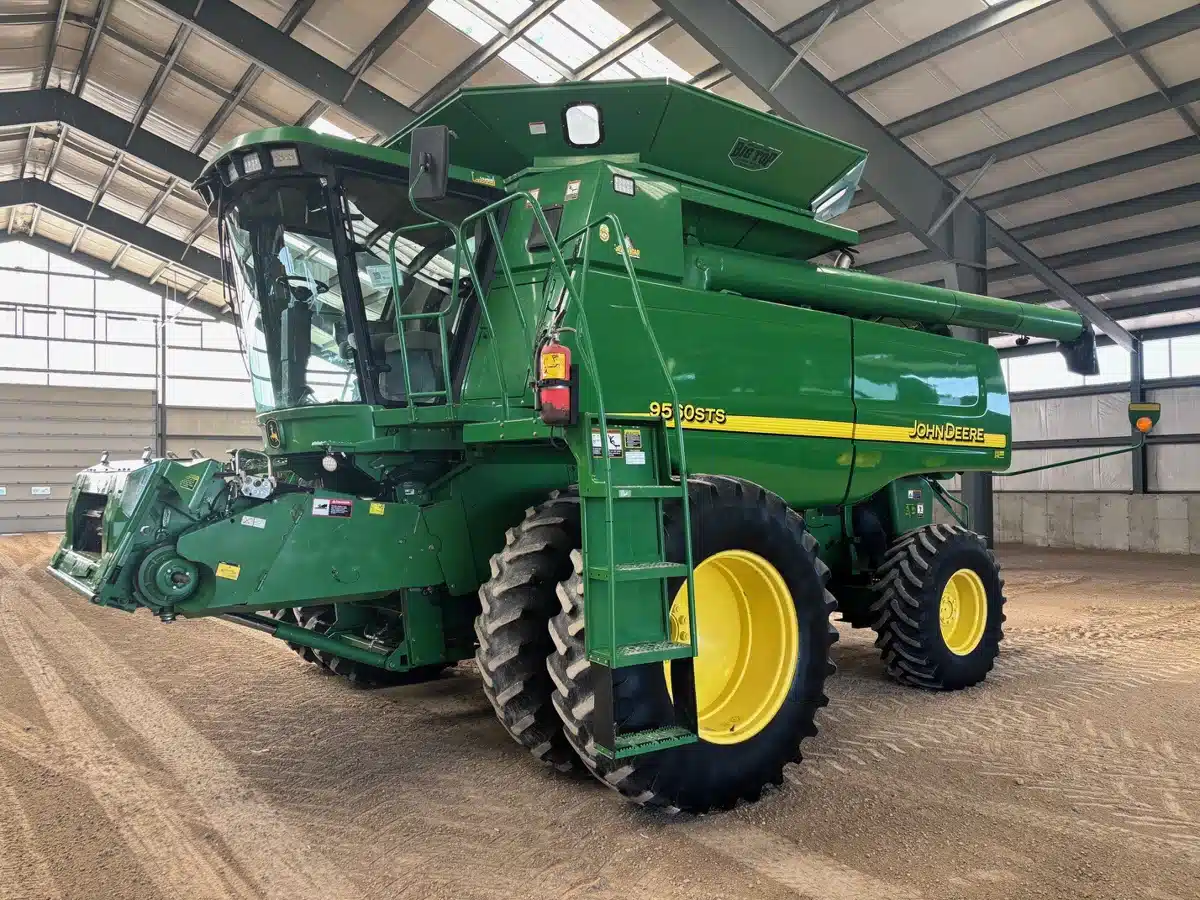 Gallery image 1 for Used 2004 John Deere 9560 STS Combine