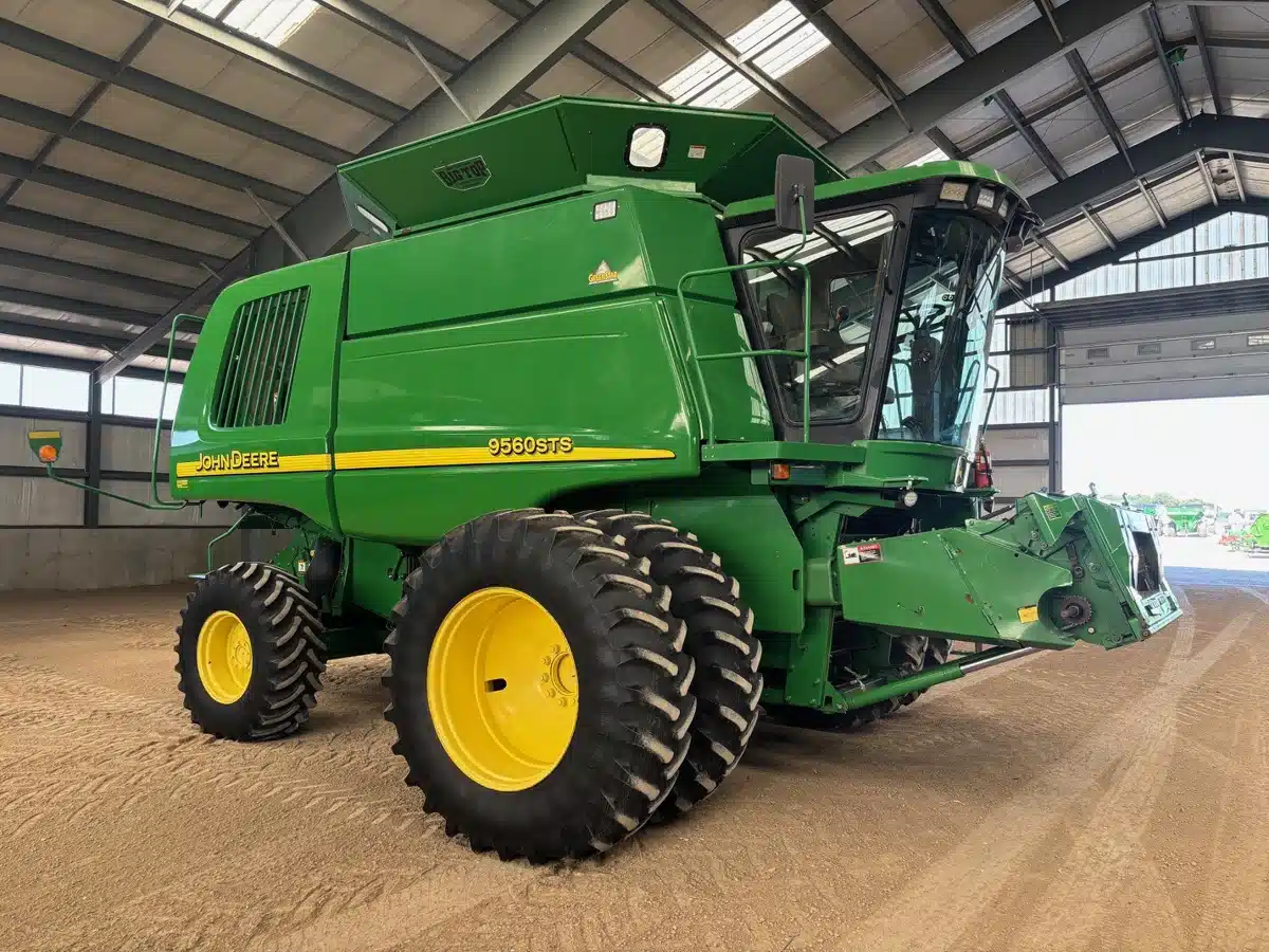 Gallery image 2 for Used 2004 John Deere 9560 STS Combine
