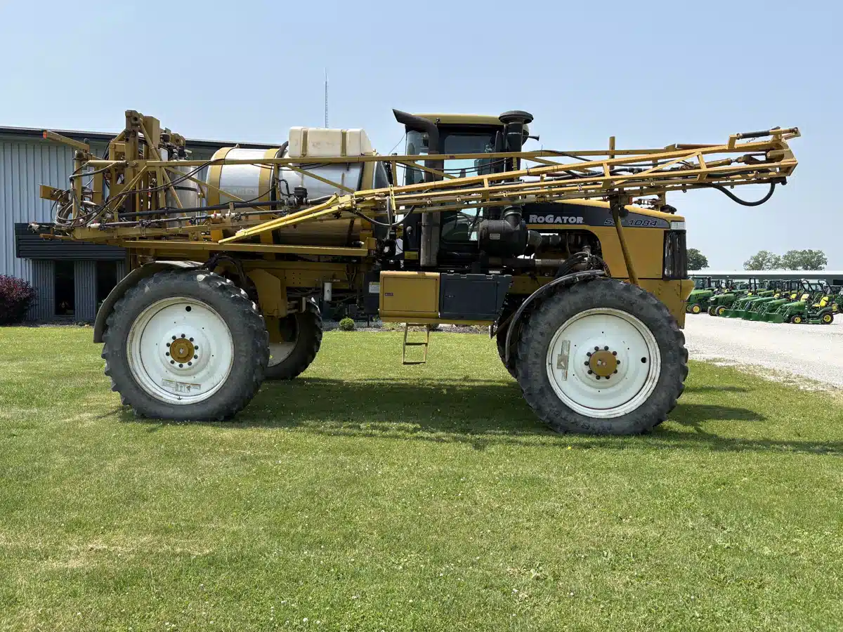 Gallery image 2 for Used 2009 RoGator 1084 Sprayer - Self Propelled
