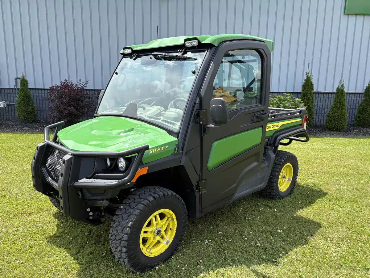Gallery image 2 for 2024 John Deere XUV 835R Utility Vehicle