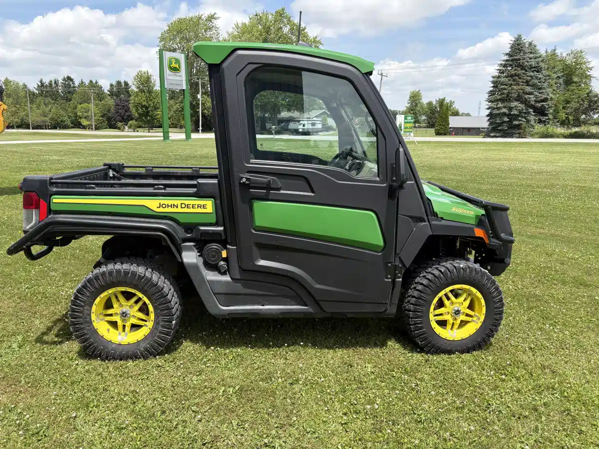 Gallery image 1 for 2024 John Deere XUV 835R Utility Vehicle