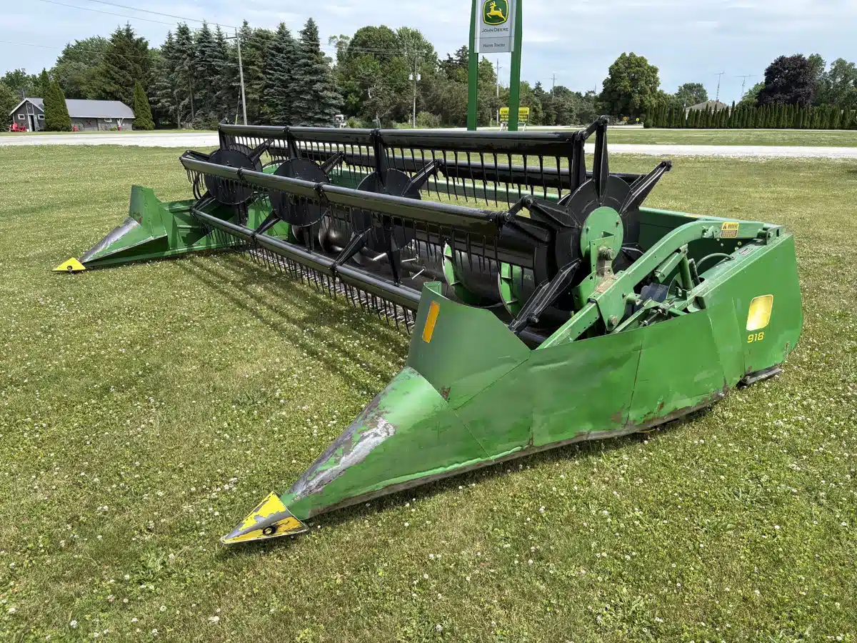 Gallery image 1 for Used 1988 John Deere 918F Header - Flex
