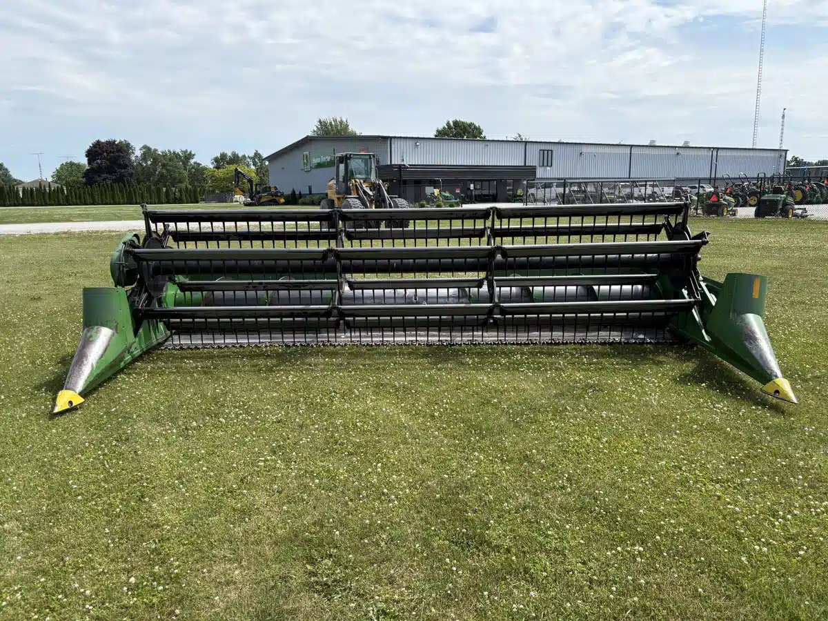 Gallery image 2 for Used 1988 John Deere 918F Header - Flex
