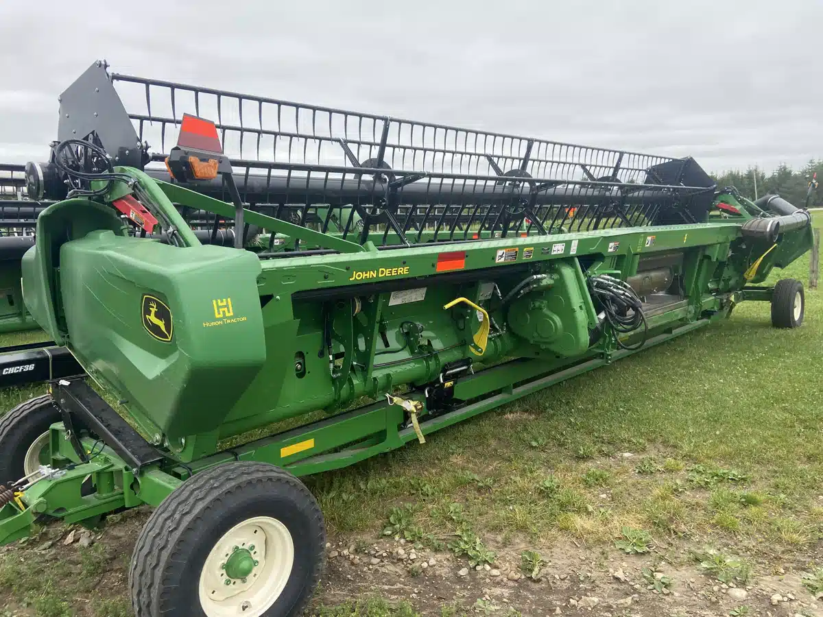 Gallery image 1 for Used 2023 John Deere RD30F Header Combine