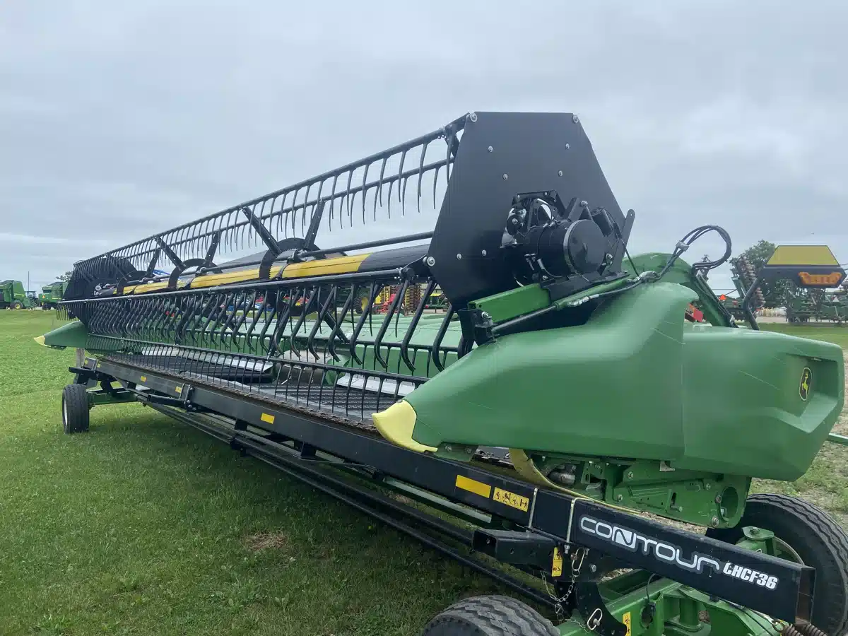 Gallery image 2 for Used 2023 John Deere RD30F Header Combine