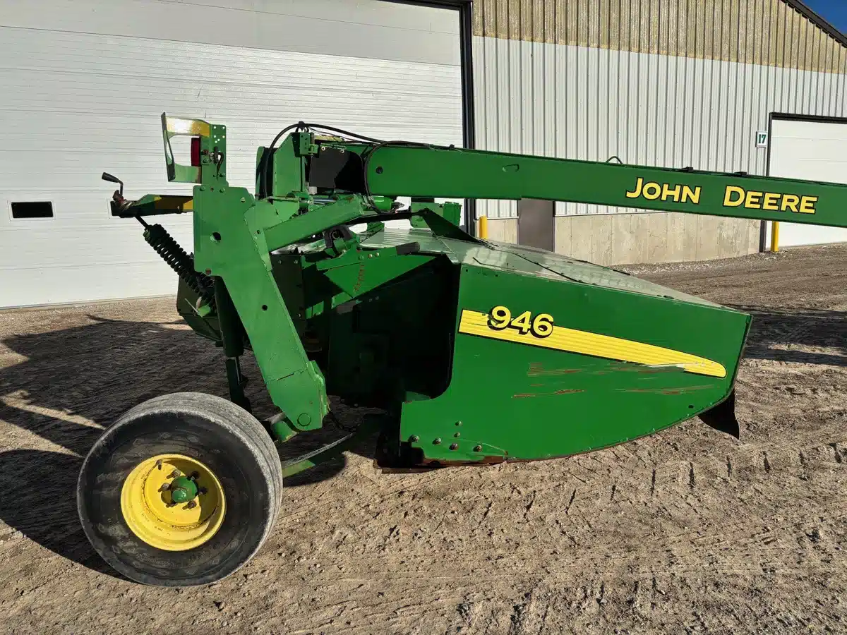 Gallery image 2 for Used 2004 John Deere 946 Disc Mower Conditioner