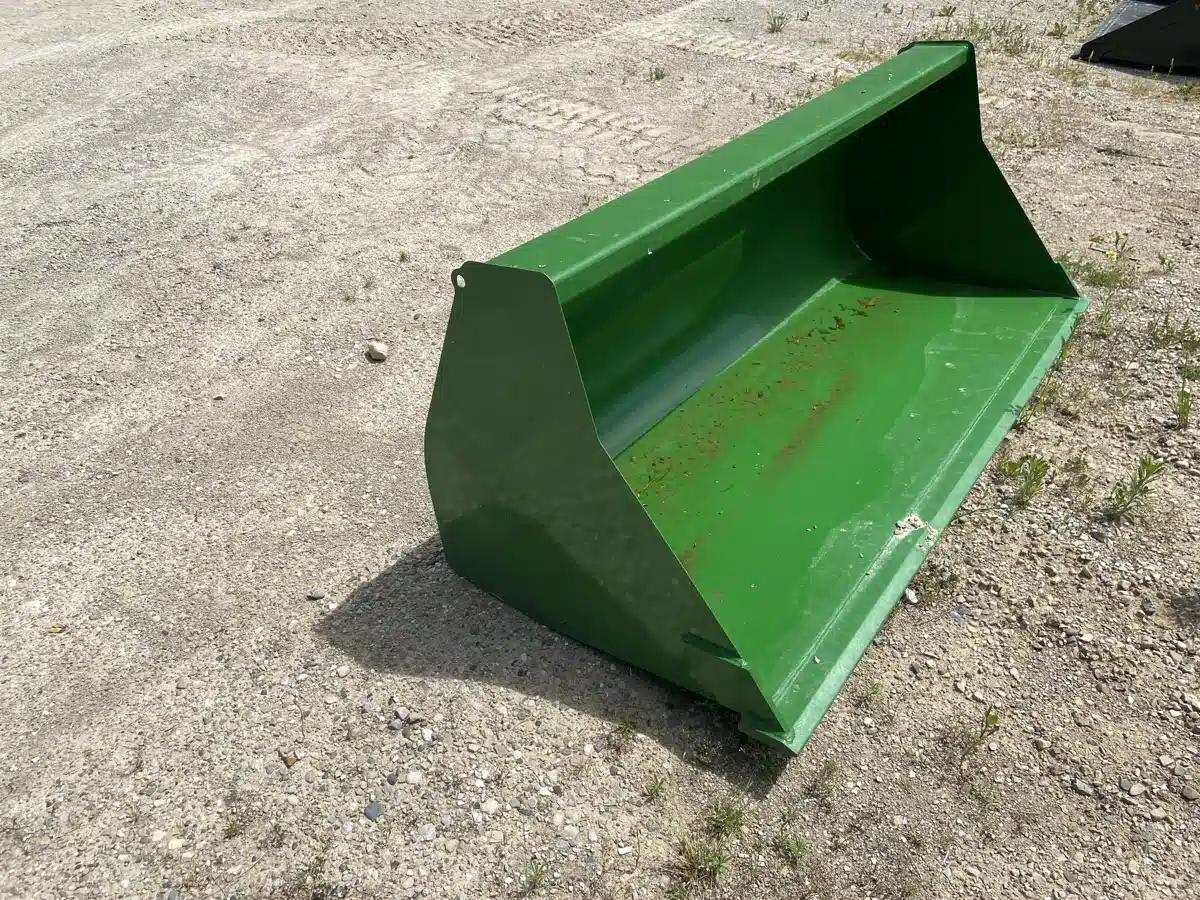 Gallery image 1 for Used John Deere 72" MATERIAL BUCKET Tractor Loader