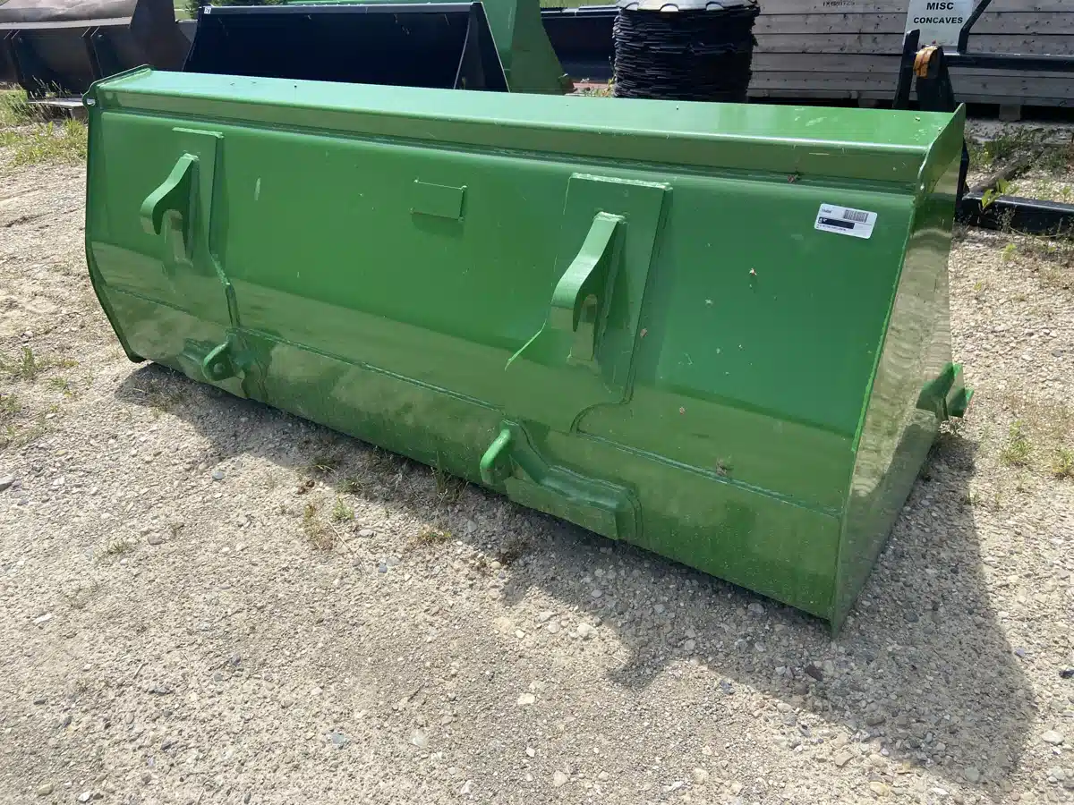 Gallery image 2 for Used John Deere 72" MATERIAL BUCKET Tractor Loader