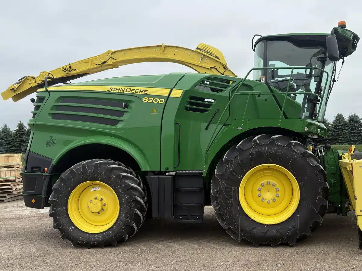 Gallery image 1 for Used 2022 John Deere 8200 Forage Harvester
