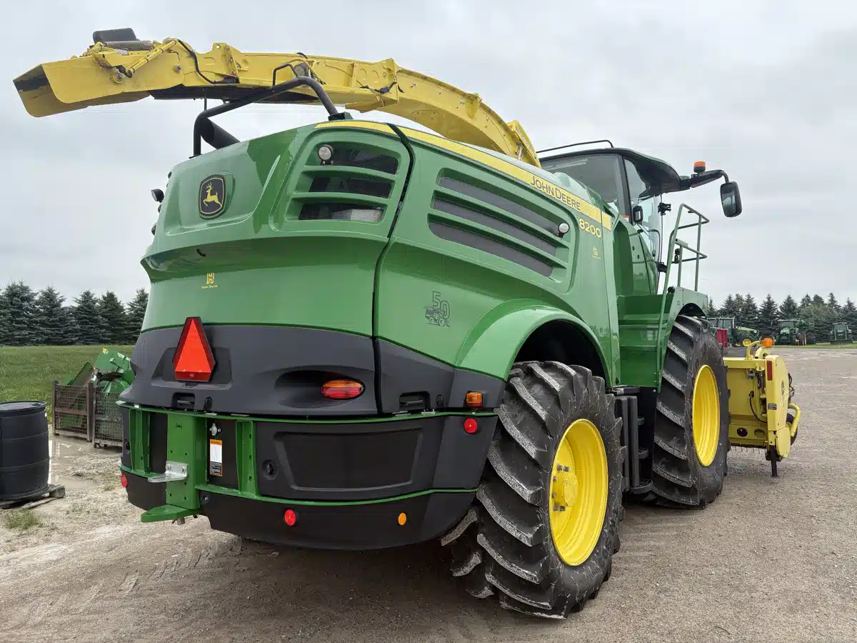 Gallery image 2 for Used 2022 John Deere 8200 Forage Harvester