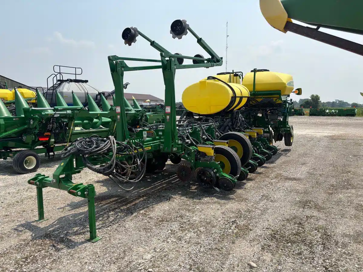 Gallery image 2 for Used 2021 John Deere 1775NT Planter