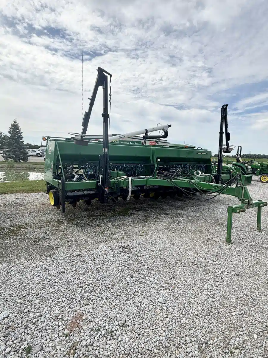 Gallery image 2 for Used 1995 John Deere 750 Drill