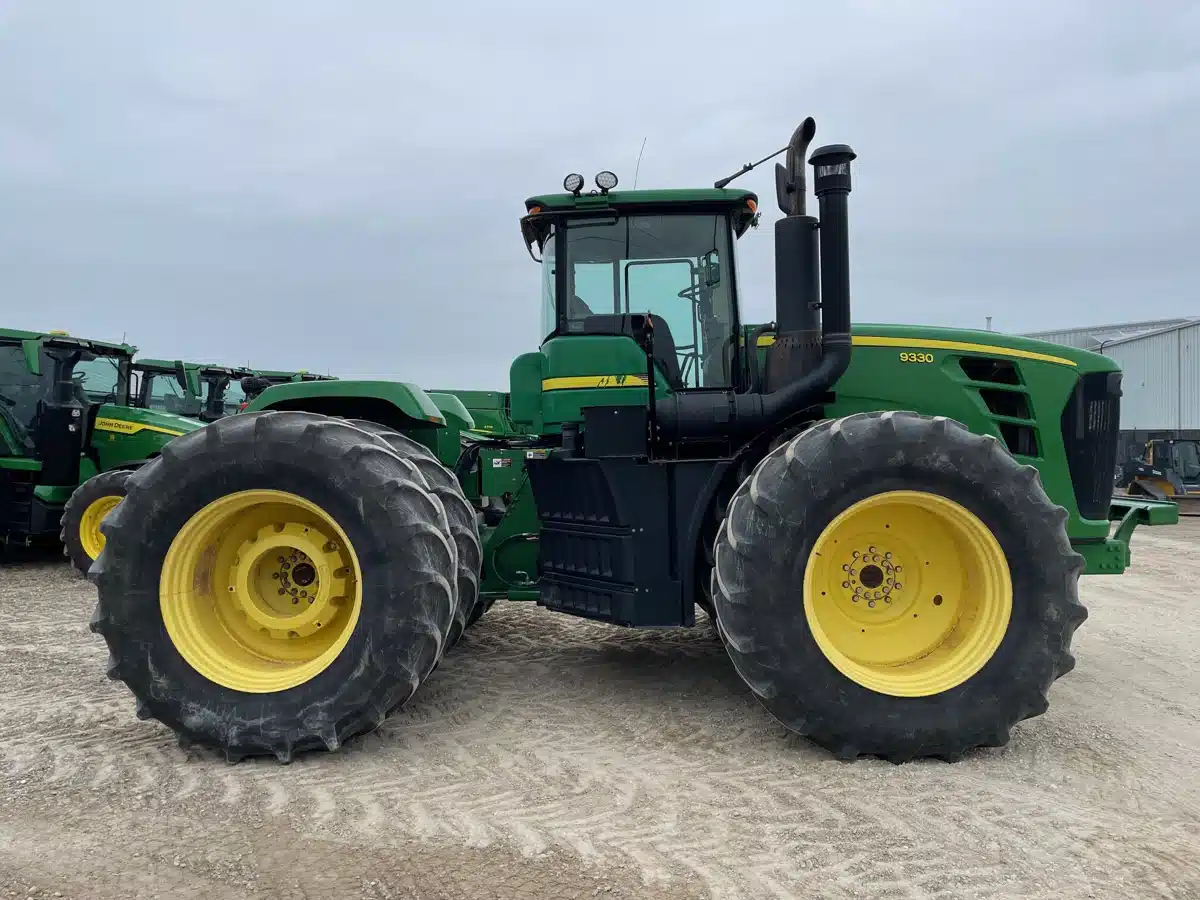 Gallery image 2 for Used 2010 John Deere 9330 Tractor
