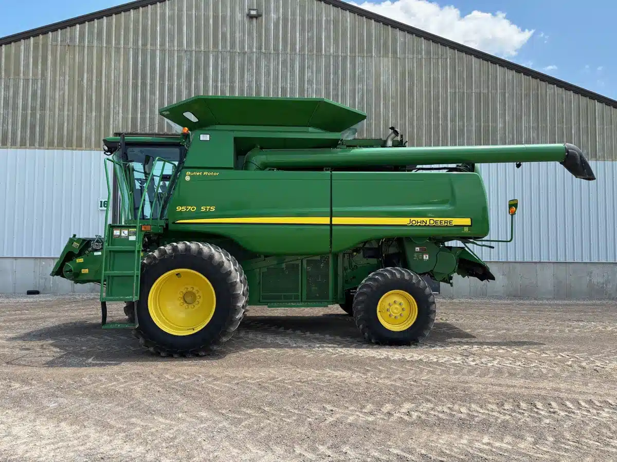 Gallery image 2 for Used 2008 John Deere 9570 STS Combine