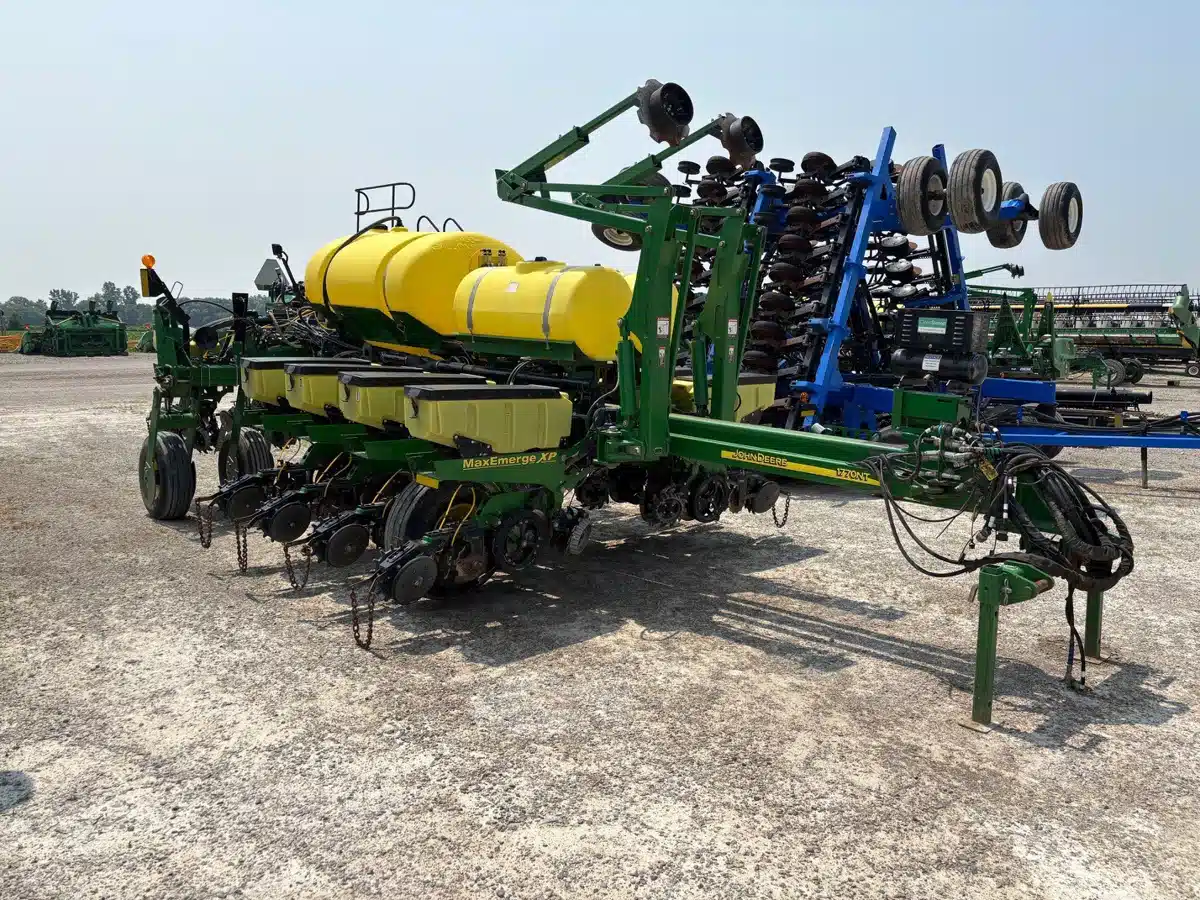 Gallery image 1 for Used 2013 John Deere 1770NT Planter