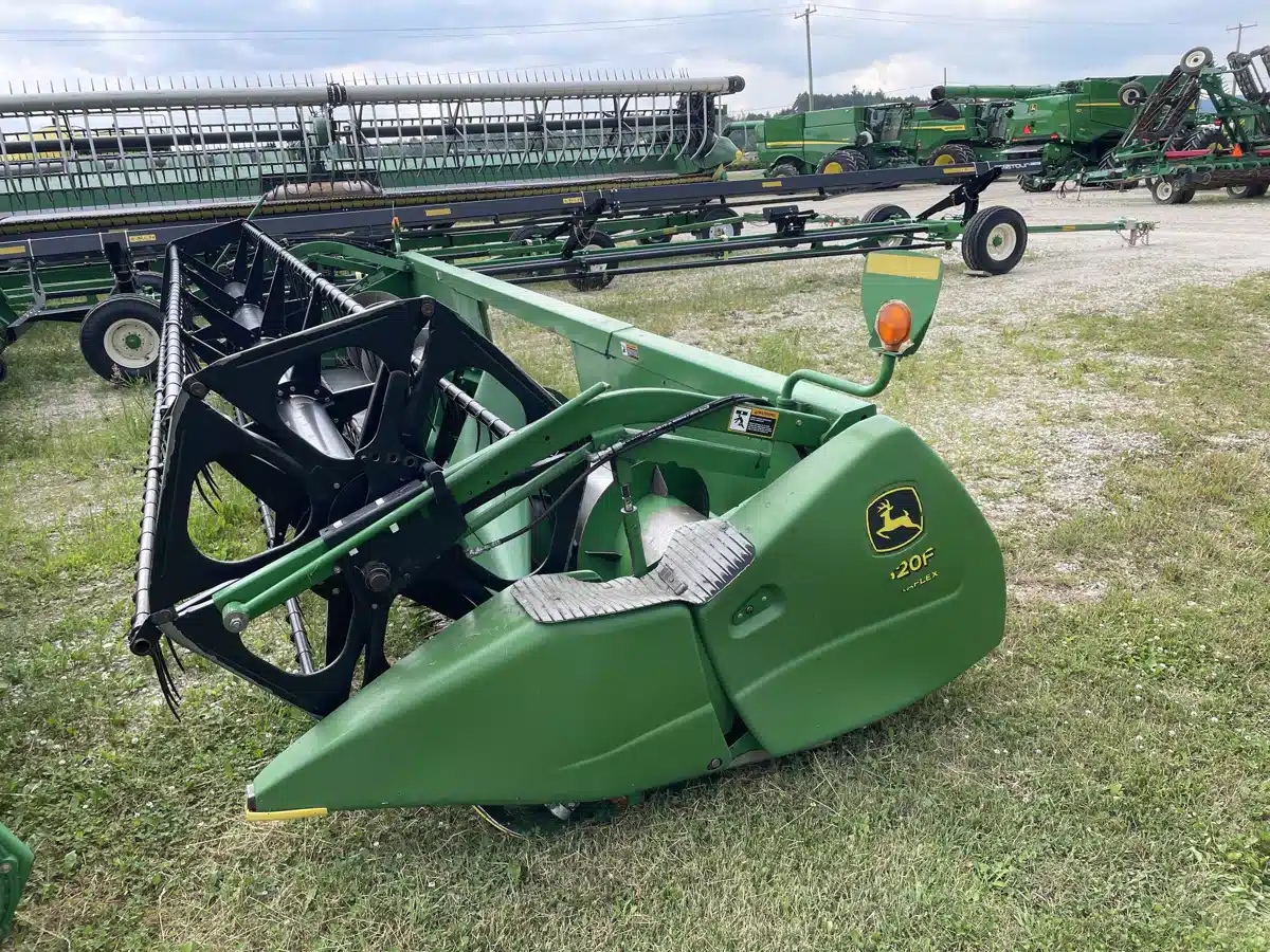 Gallery image 1 for Used 2004 John Deere 620F Header Combine