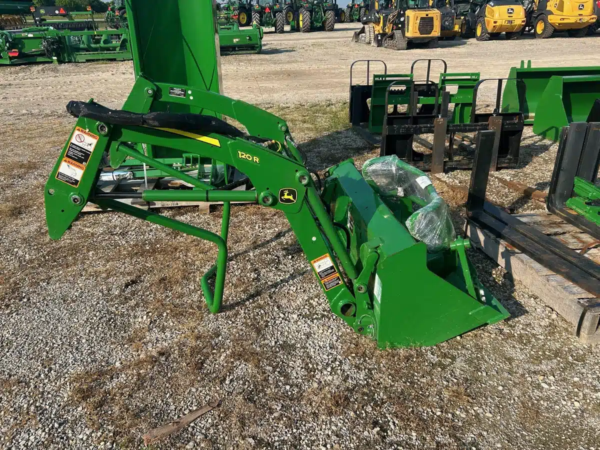Gallery image 2 for Used 2022 John Deere 120R Front End Loader