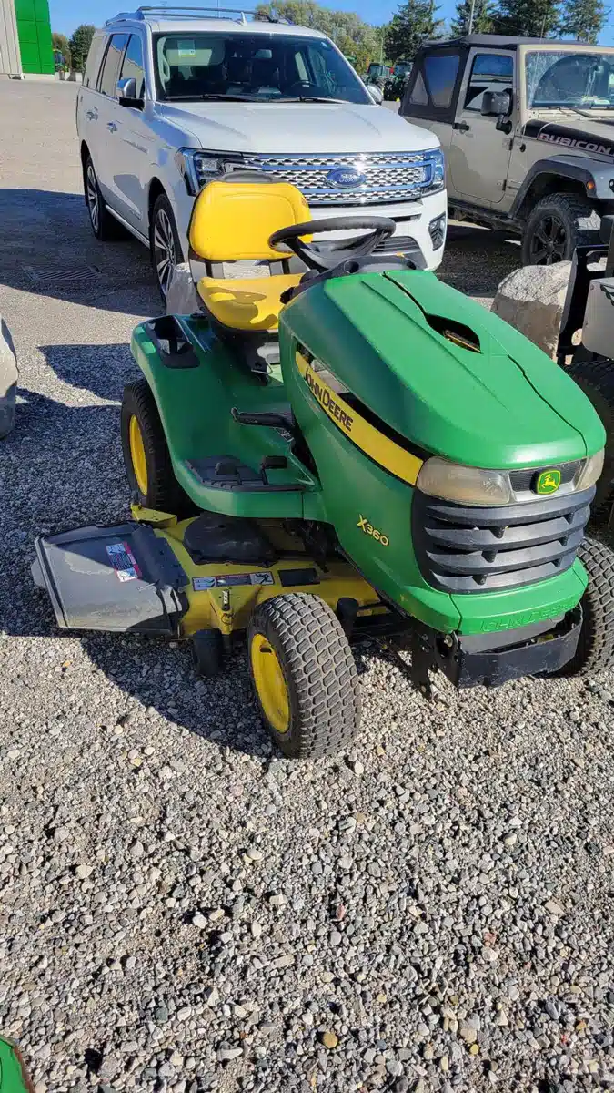 Gallery image 2 for Used 2008 John Deere X360 Lawn Tractor
