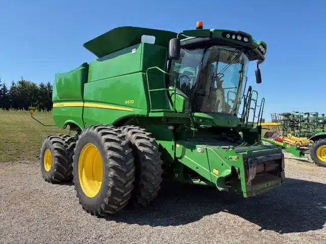 Gallery image 1 for Used 2013 John Deere S670 Combine