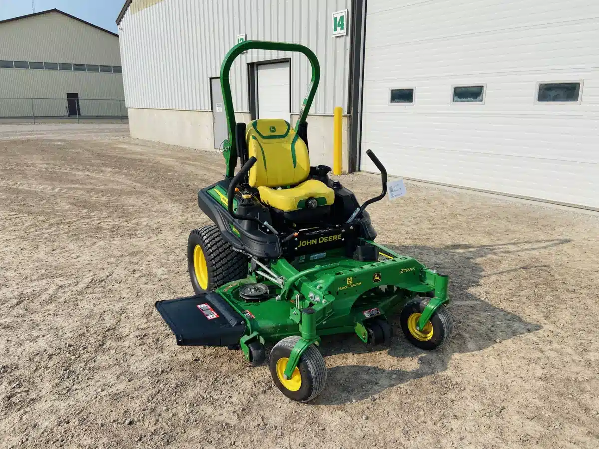 Gallery image 2 for Used 2023 John Deere Z920M Mower - Zero Turn