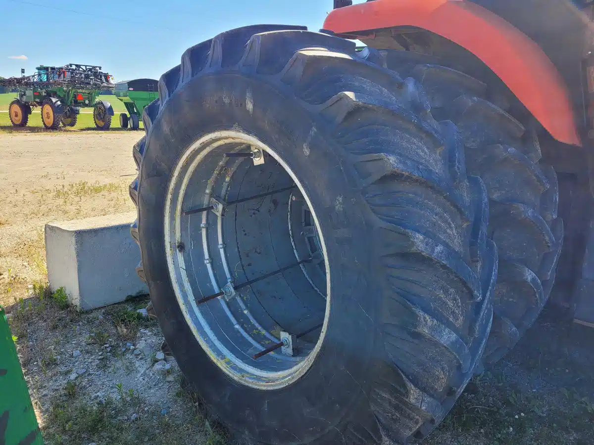 Gallery image 1 for Used Unspecified 20.8x42 R1 Tires