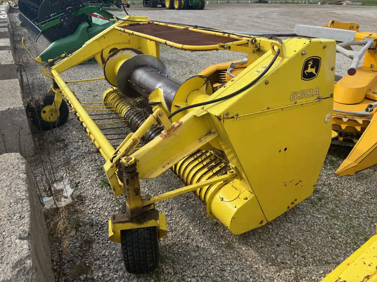 Gallery image 1 for Used 2009 John Deere 630A Header - Pickup