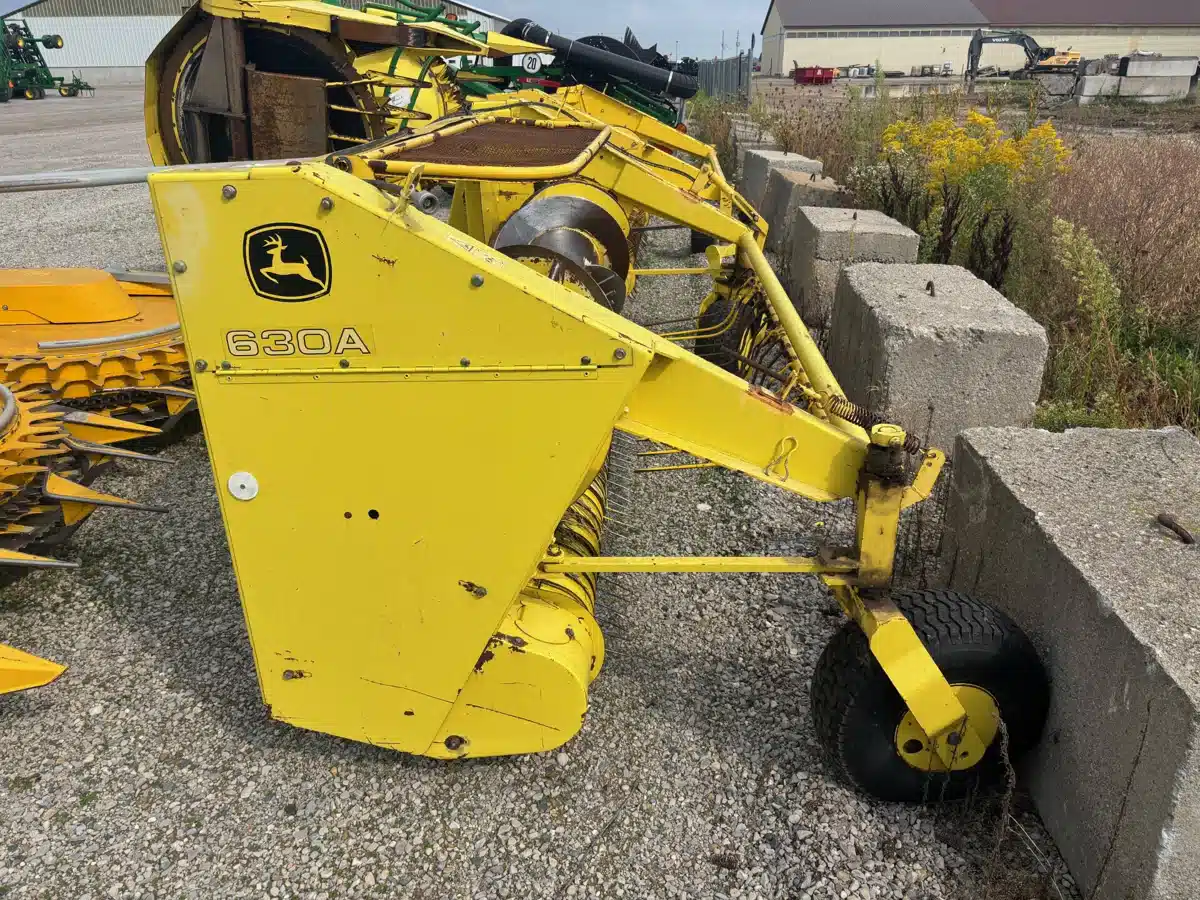 Gallery image 2 for Used 2009 John Deere 630A Header - Pickup