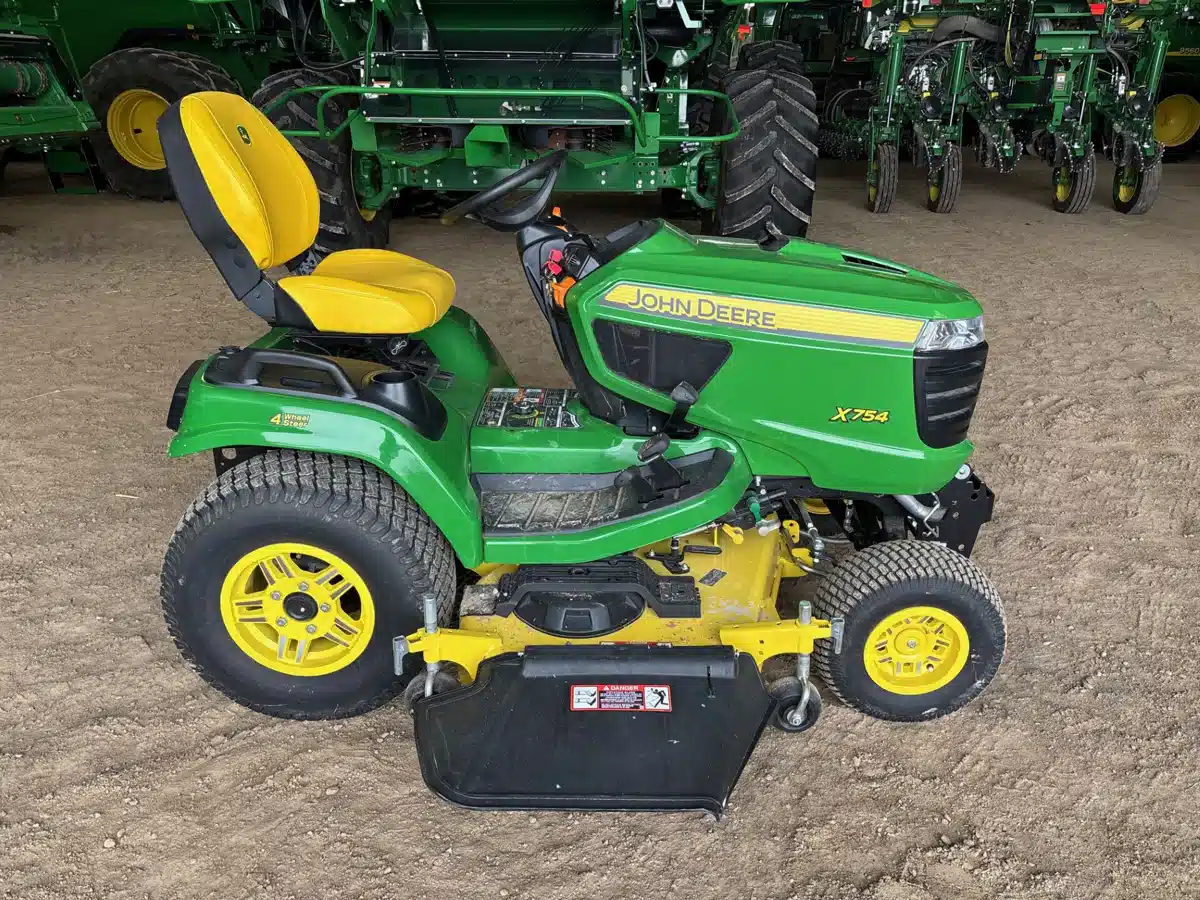 Gallery image 2 for 2021 John Deere X754 Lawn Tractor