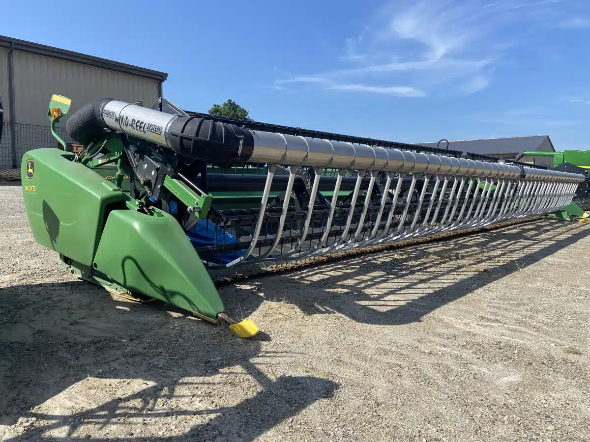 Gallery image 1 for Used 2012 John Deere 640FD Header - Draper