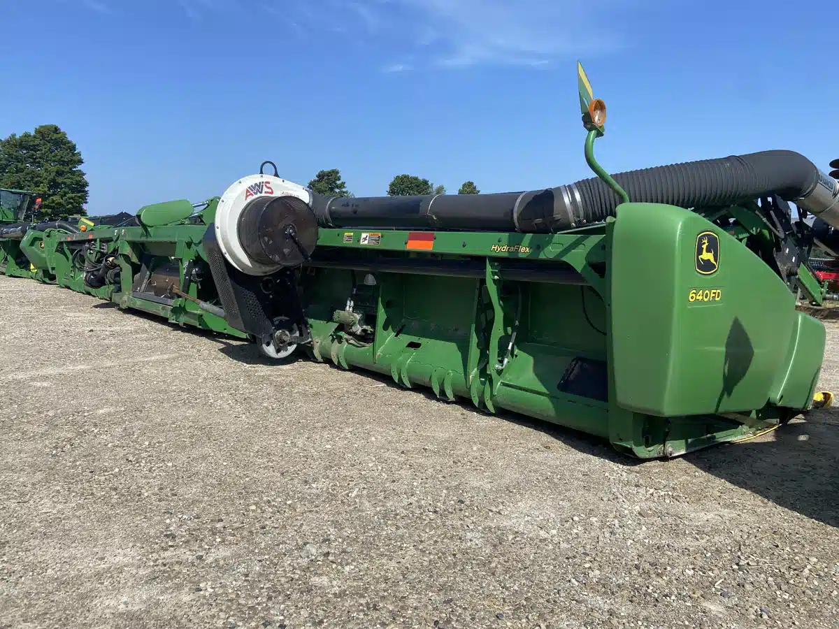 Gallery image 2 for Used 2012 John Deere 640FD Header - Draper
